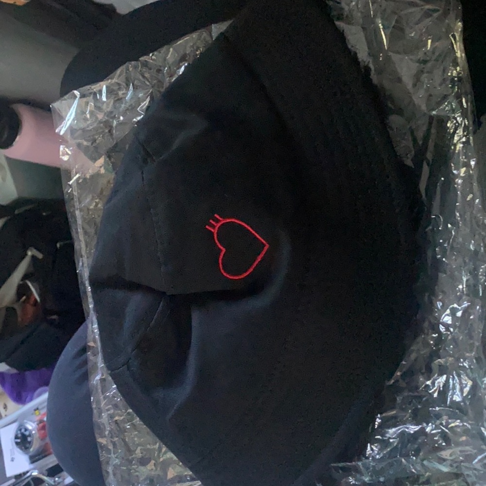 BUCKET HAT *RED HEART*